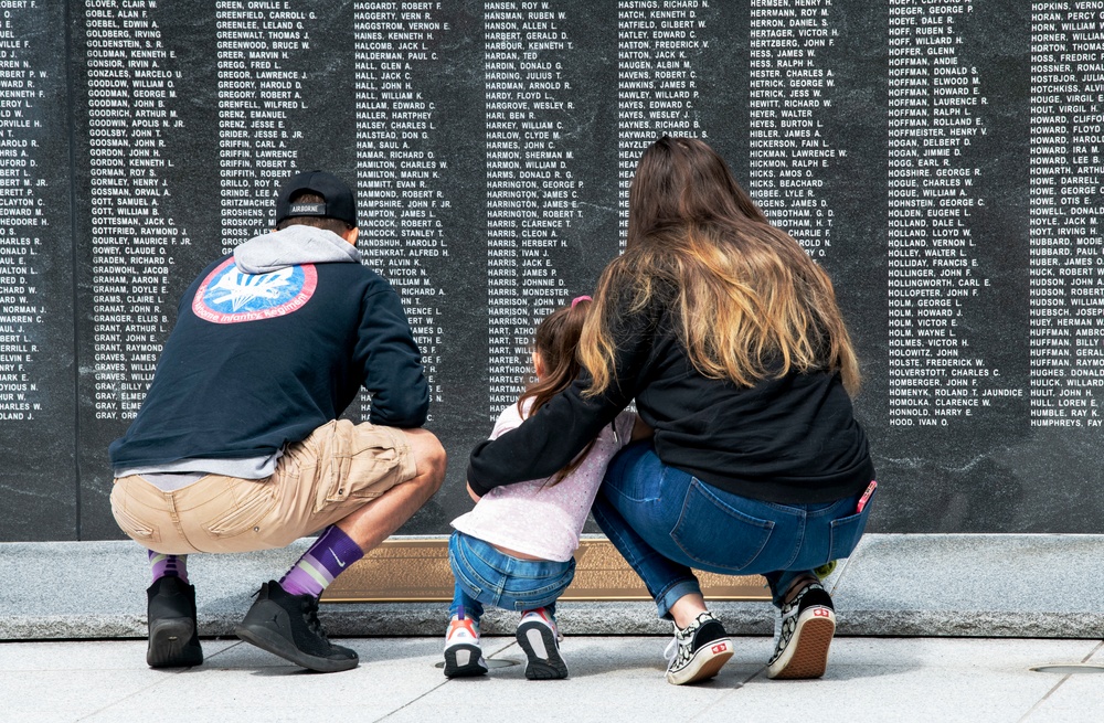 Oregon National Guardsmen participate in Memorial Day ceremonies around the state