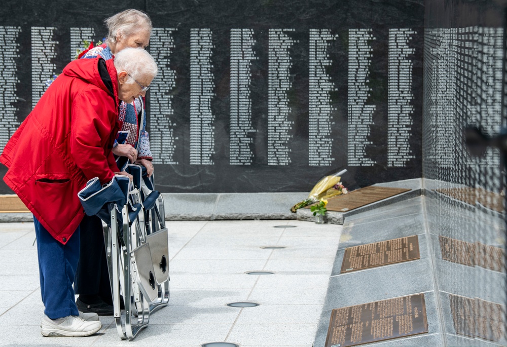 Oregon National Guardsmen participate in Memorial Day ceremonies around the state