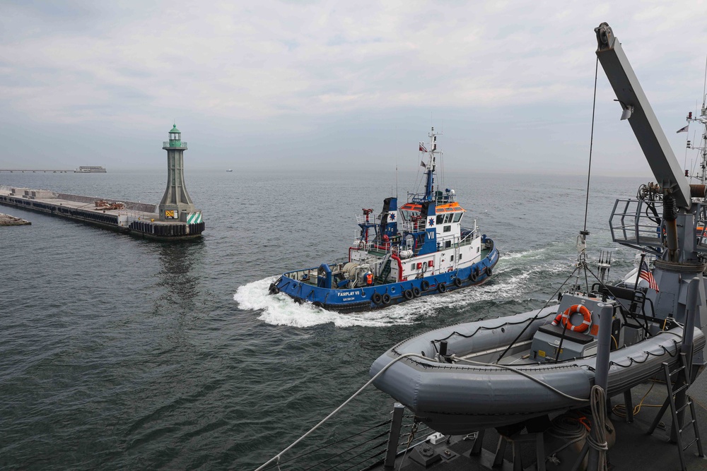 USS Gravely (DDG 107) Pulls into Gdynia, Poland for a Scheduled Port Visit, May 5, 2022