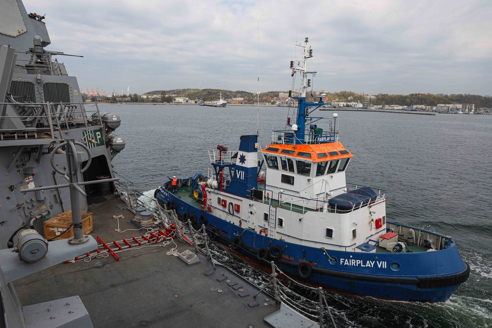 USS Gravely (DDG 107) Pulls into Gdynia, Poland for a Scheduled Port Visit, May 5, 2022