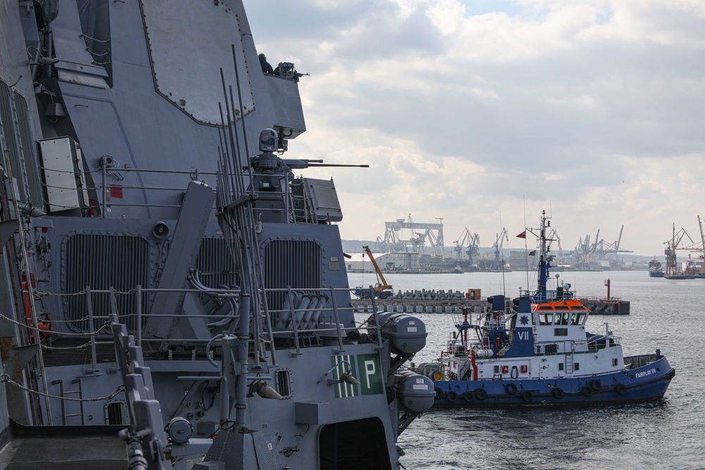 USS Gravely (DDG 107) Departs From Gdynia, Poland, May 6, 2022