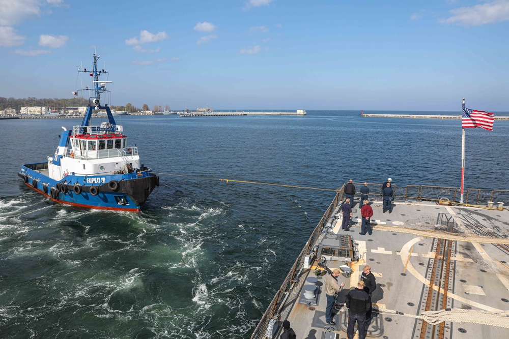 USS Gravely (DDG 107) Departs From Gdynia, Poland, May 6, 2022