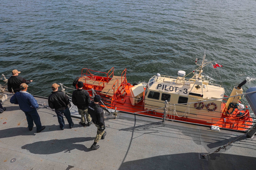 USS Gravely (DDG 107) Departs From Gdynia, Poland, May 6, 2022