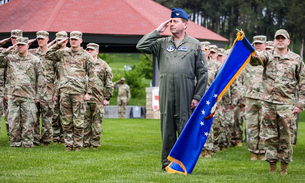 Iowa Airmen, Soldiers salute during annual command retreat