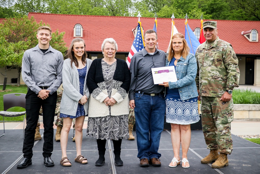 Iowa Guard family receives Army National Guard Volunteer Family of the Year award