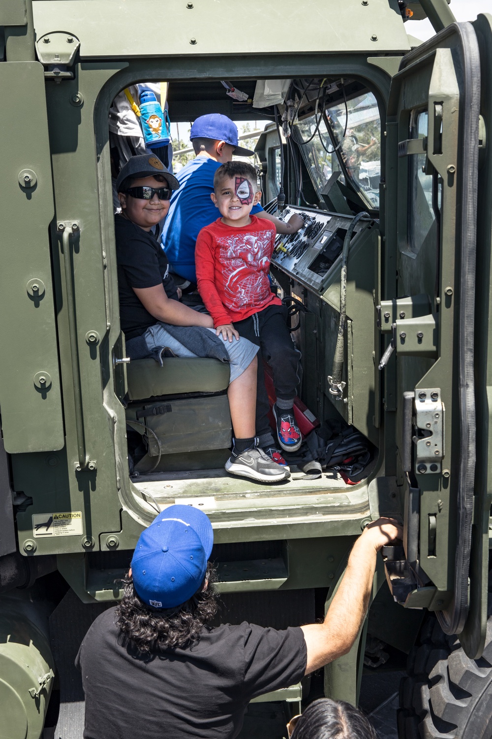 15th MEU Marines display equipment at LA Fleet Week