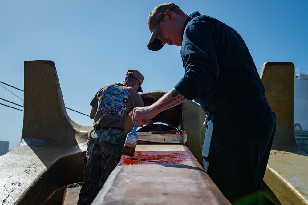 USS Carl Vinson (CVN 70) Sailor Paints Anchor