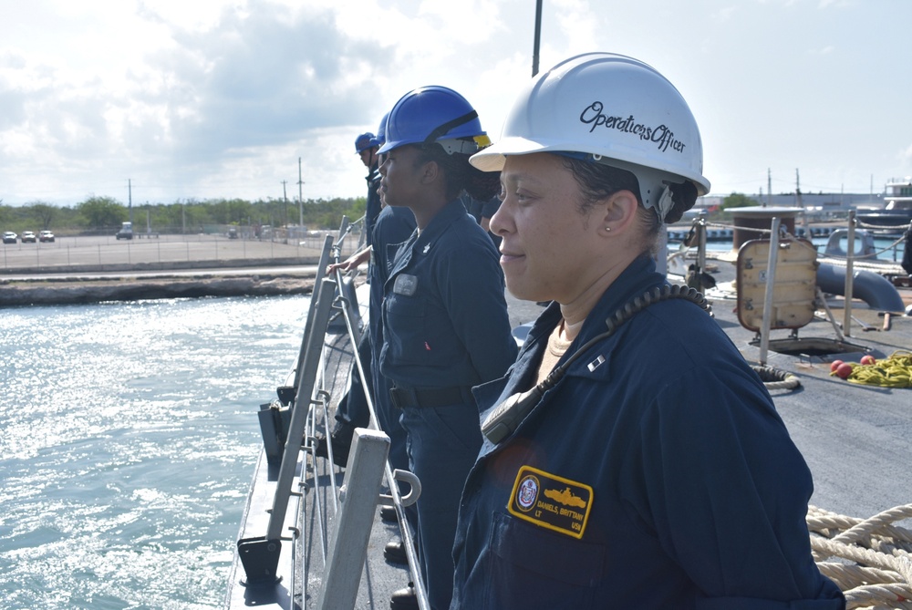 USS Billings Departs from Ponce