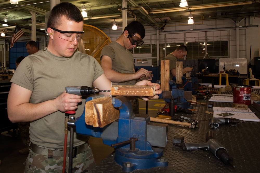 128th Aviation Brigade Soldiers Assemble Airframe Components!