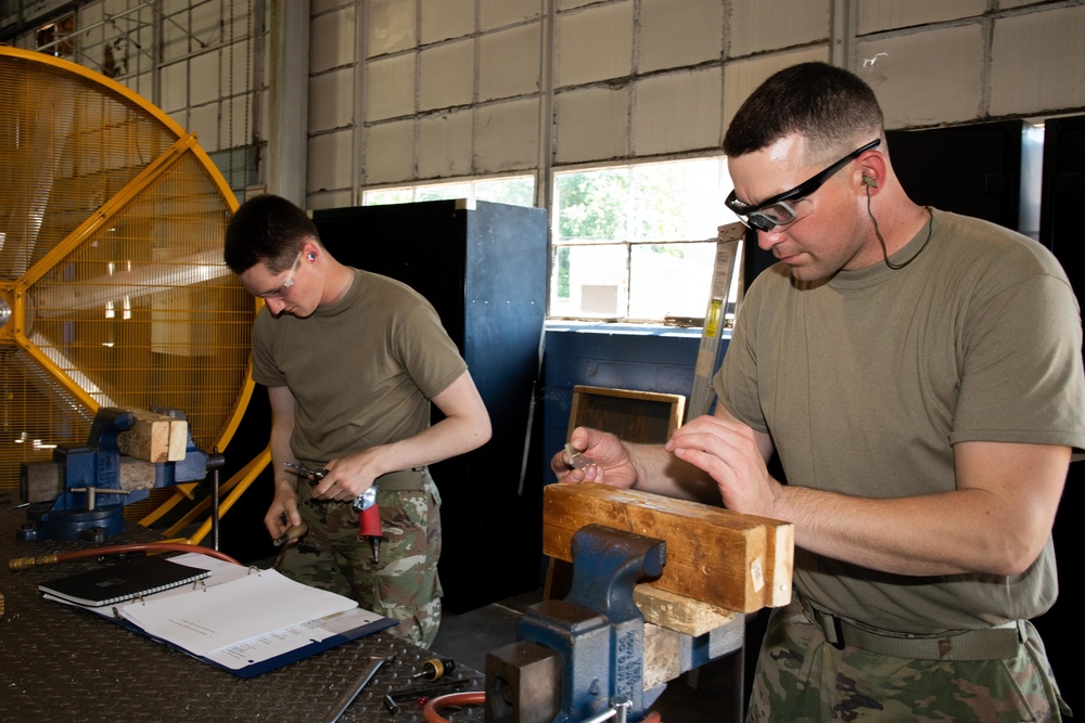 128th Aviation Brigade Soldiers Assemble Airframe Components!