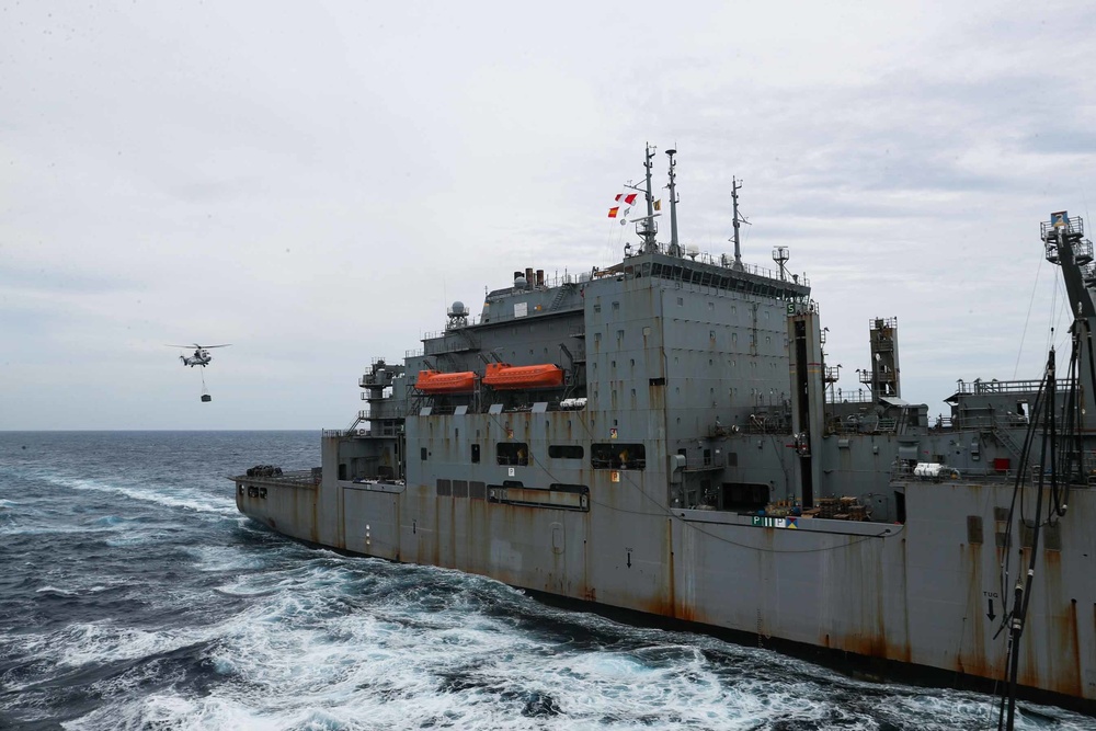 Mobile Bay conducts RAS with USNS Amelia Earhart