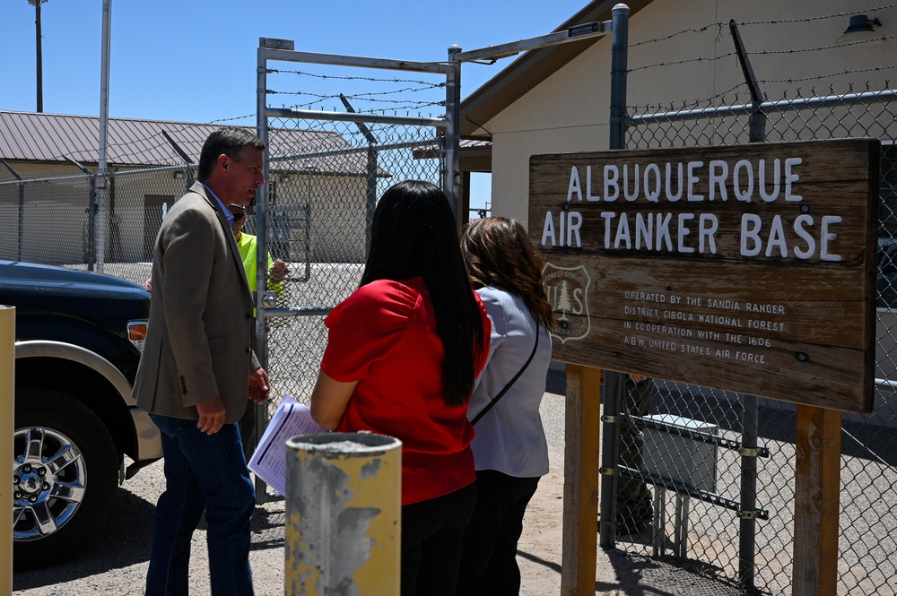 Senator Martin Heinrich tours Albuquerque Air Tanker Base