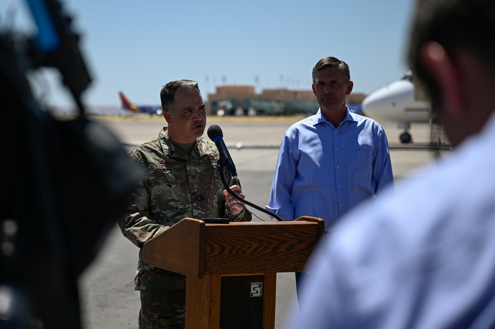 Senator Martin Heinrich tours Albuquerque Air Tanker Base