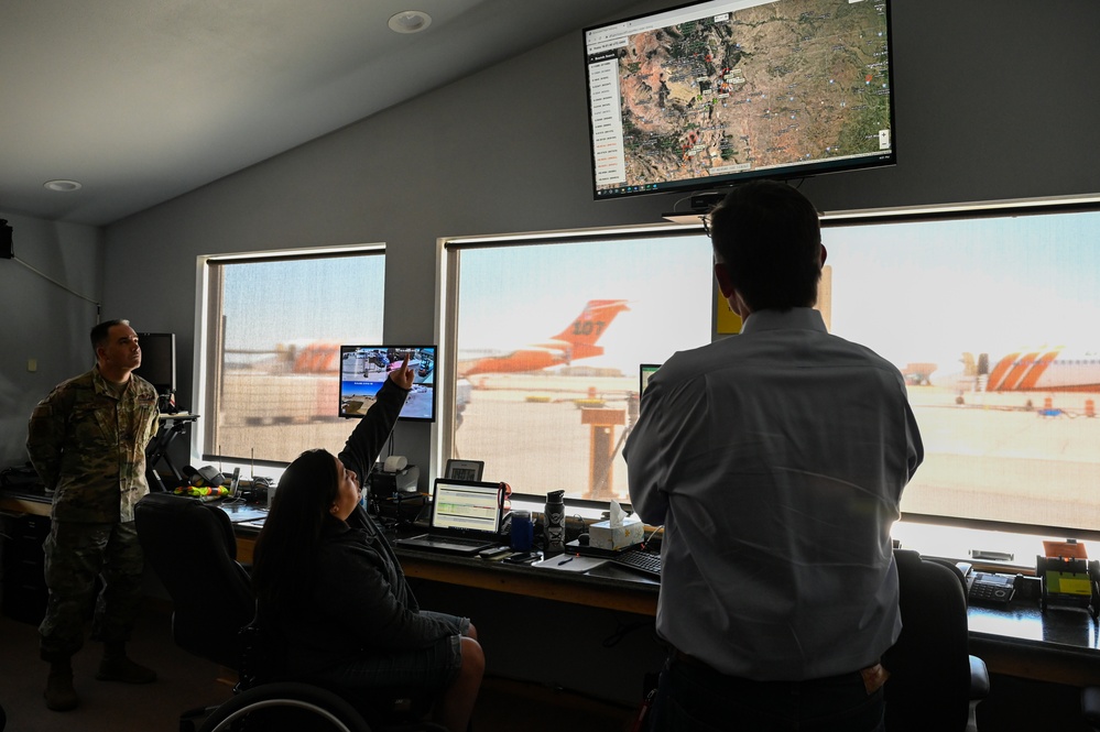 Senator Martin Heinrich tours Albuquerque Air Tanker Base