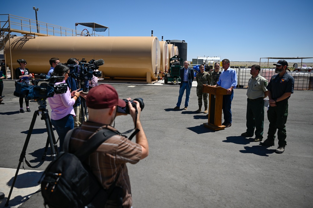 Senator Martin Heinrich tours Albuquerque Air Tanker Base