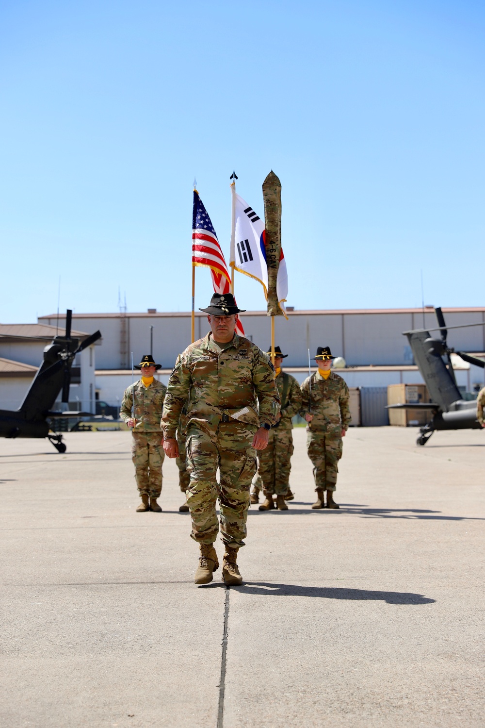 4-6 Air Cavalry Squadron cases its colors