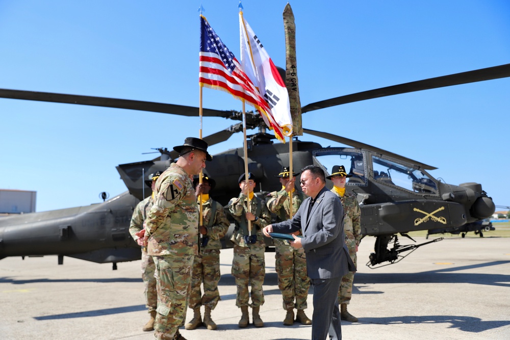 4-6 Air Cavalry Squadron cases its colors