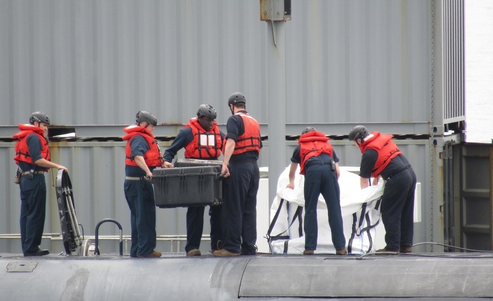 USS Alabama Conducts Crew Swap