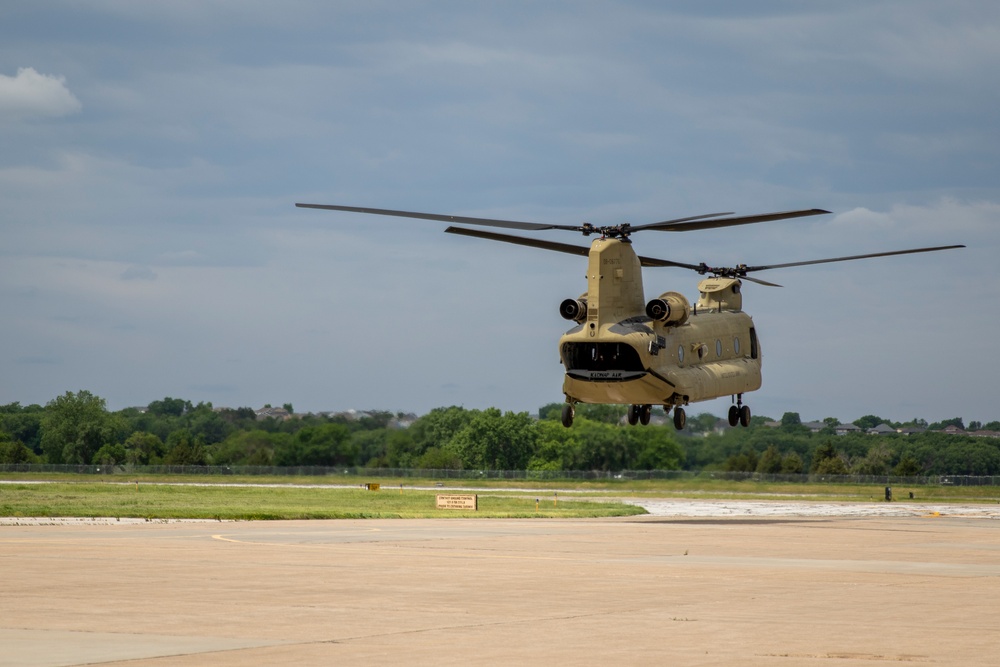 Nebraska educators visit Army National Guard aviation facility