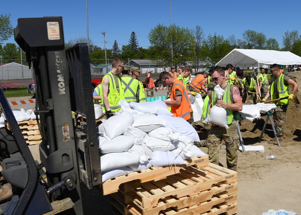 Minnesota National Guard Soldiers Aid Flood Response