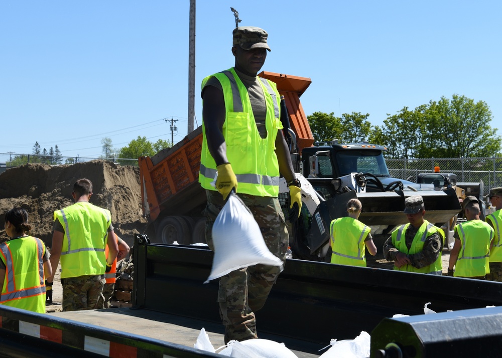 Minnesota National Guard Soldiers Aid Flood Response