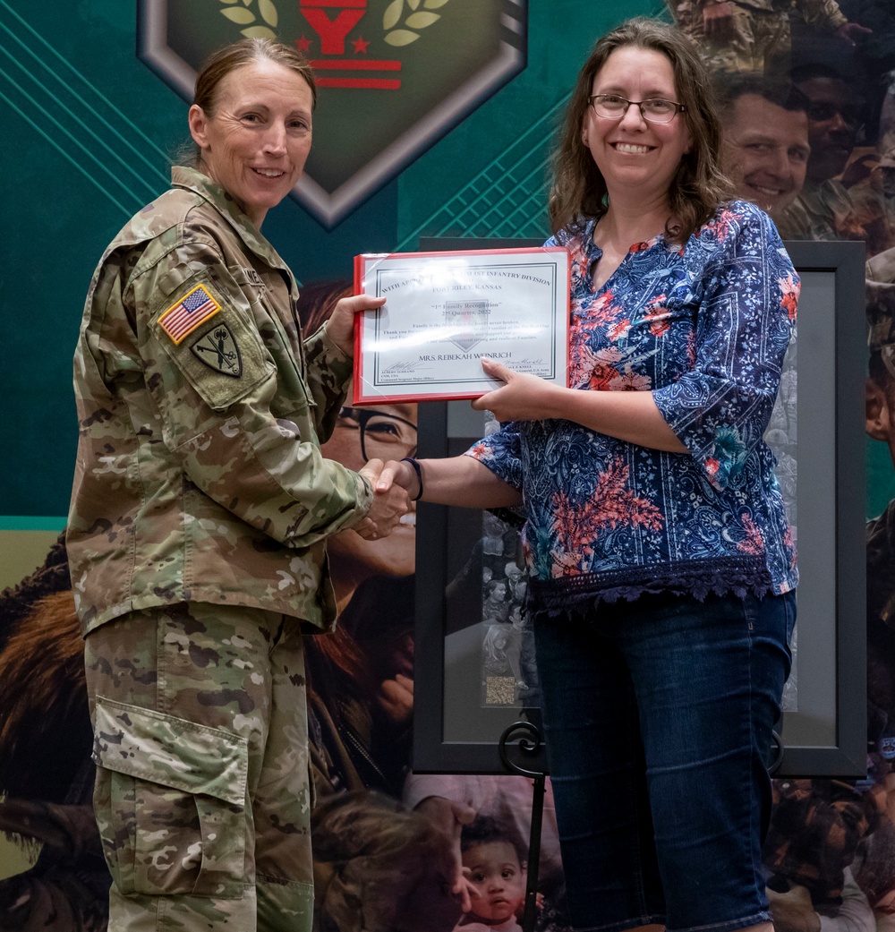 1ID Hosts Big Red One Year of Family Award Ceremony