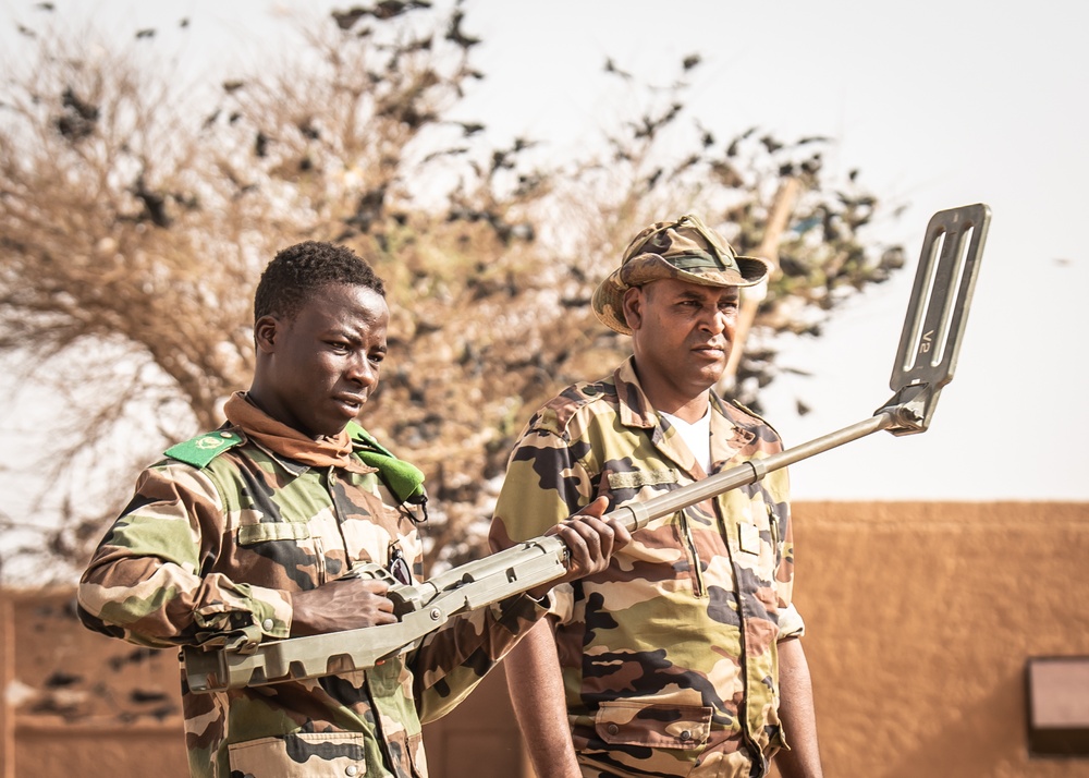 USAF explosive ordnance disposal technicians conduct joint training with Nigerien Armed Forces