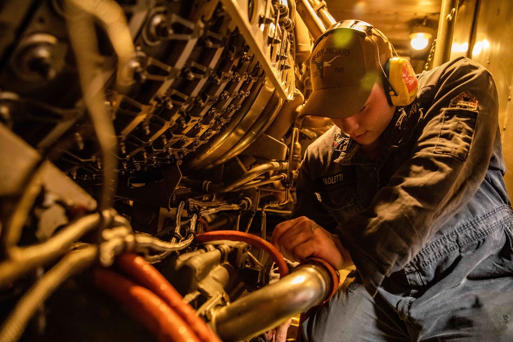 USS San Jacinto engineers conduct maintenance