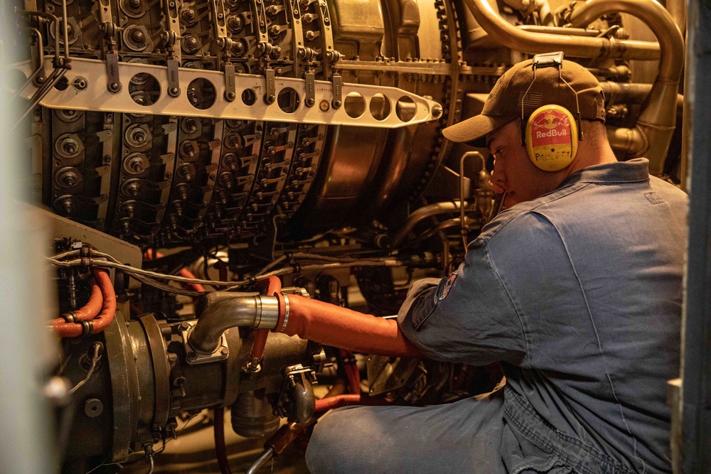 USS San Jacinto engineers conduct maintenance