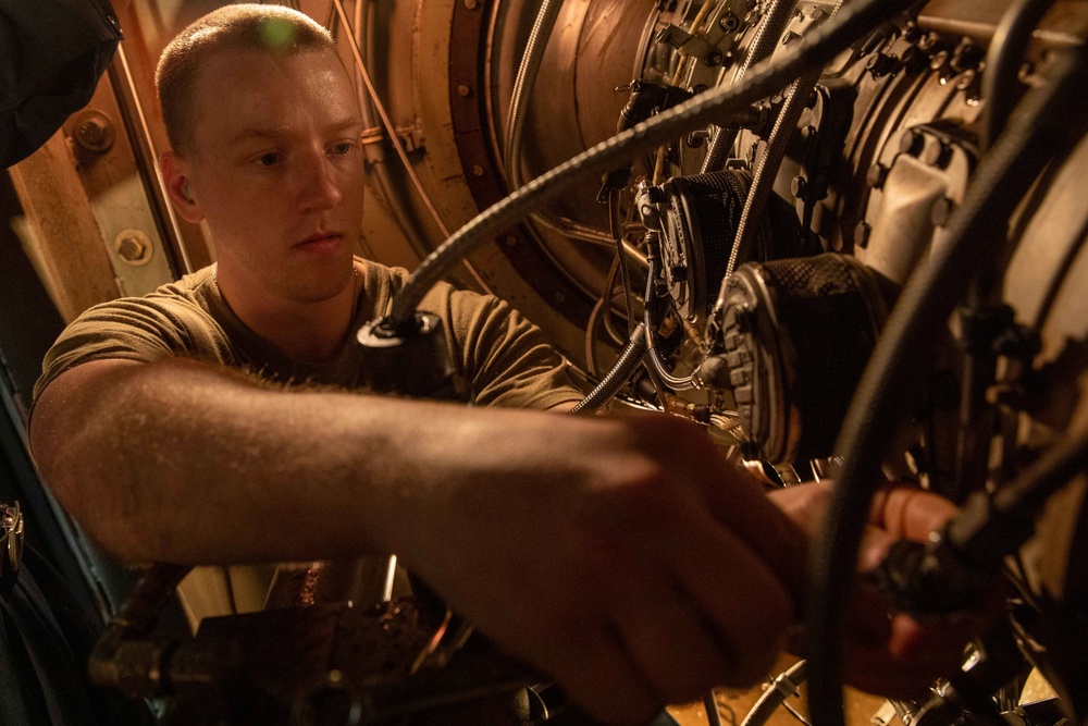 USS San Jacinto engineers conduct maintenance