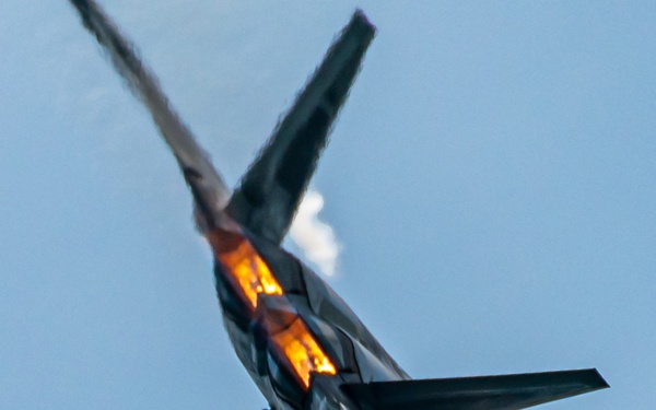 Bethpage Air Show - F-22 Demo Team