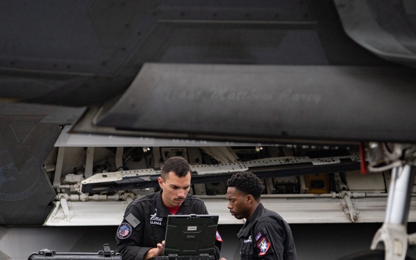 Bethpage Air Show - F-22 Demo Team