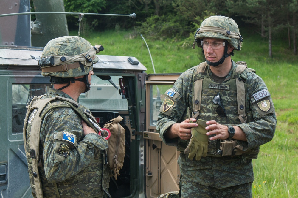 Kosovo Security Force soldiers conduct EOD training in Hohenfels Training Area