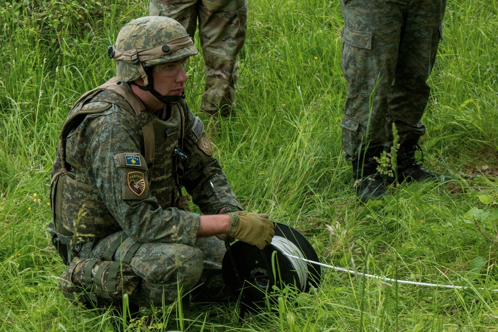 Kosovo Security Force soldiers conduct EOD training in Hohenfels Training Area