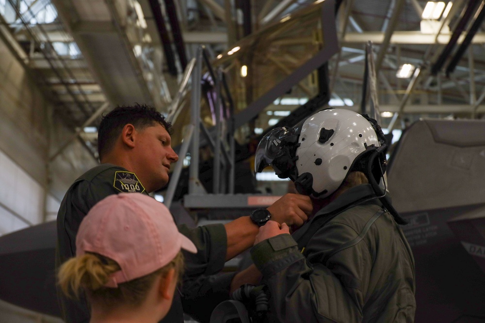 VMFAT-501 Grants a Special Wish