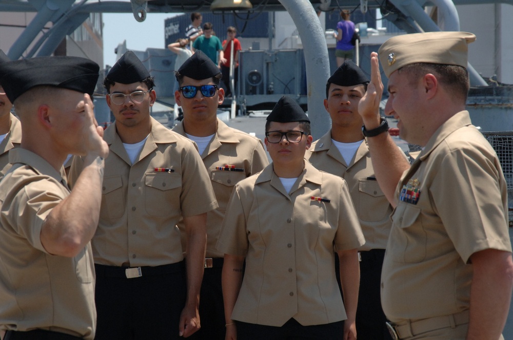 Naval Museum hosts a reenlistment ceremony