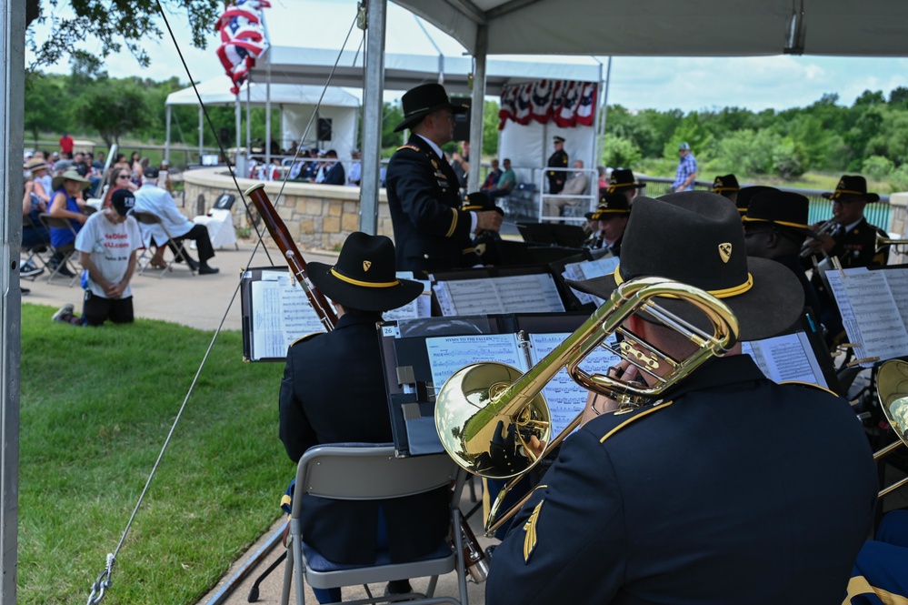 Joint service effort makes DFW Nat'l Cemetery's Memorial Day a success