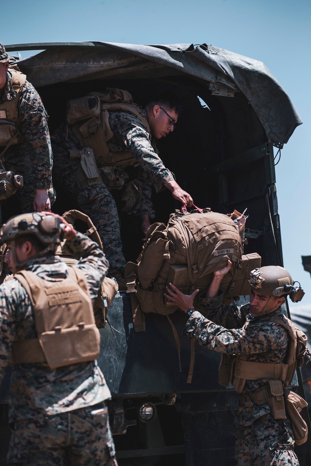 1st Marines compete in regimental squad competition