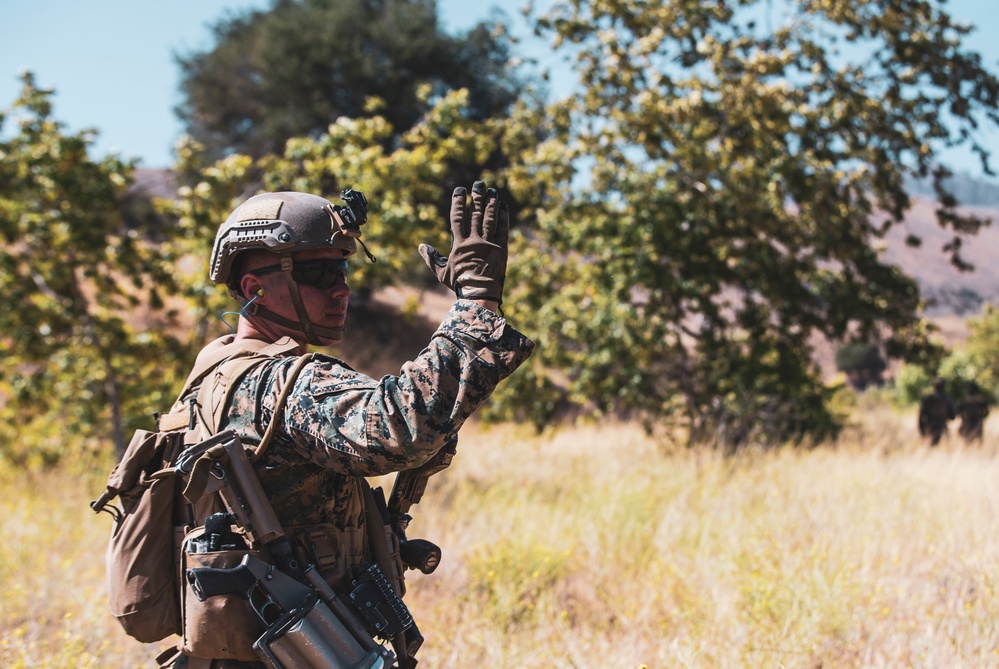 1st Marines compete in regimental squad competition