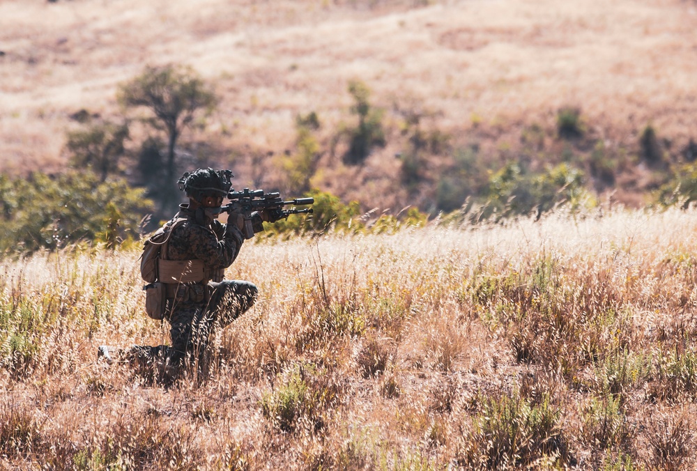 1st Marines compete in regimental squad competition