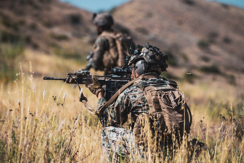 1st Marines compete in regimental squad competition