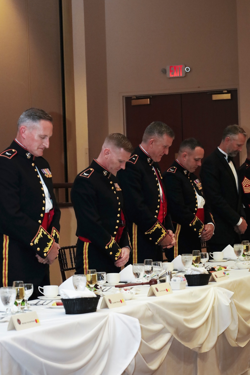 MCI-West CG attends LSSS mess night as guest of honor