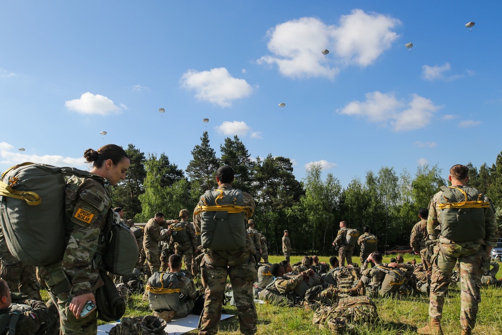 82nd Airborne Division conduct Joint Airborne operation in Poland