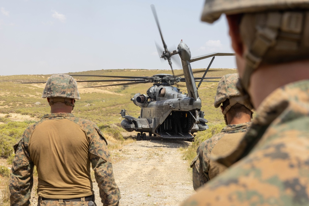 22nd MEU Super Stallion Delivery