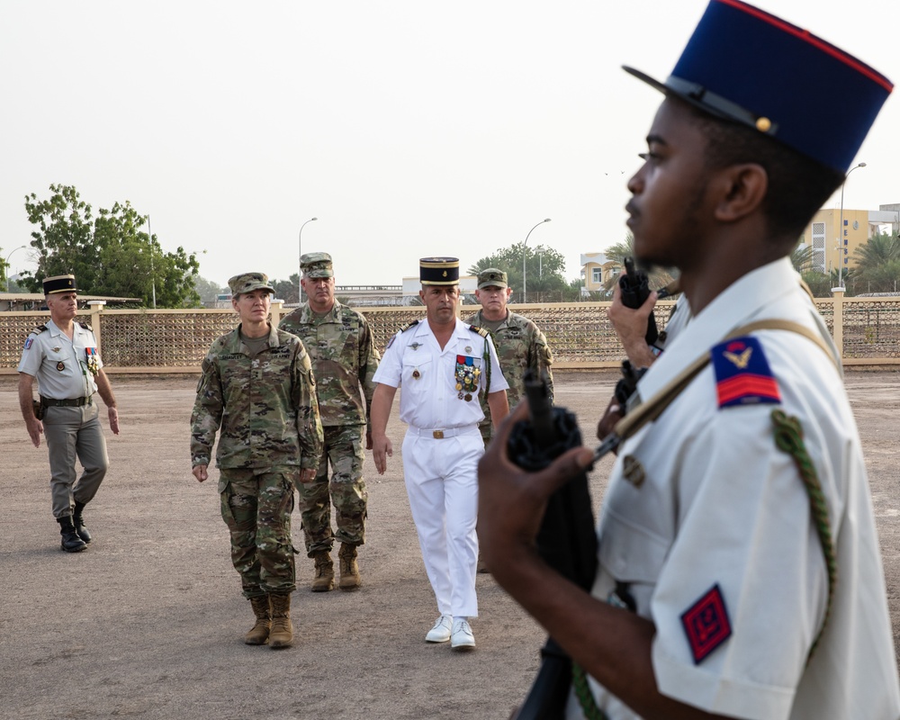 French, U.S. service members earn prestigious desert commando badge