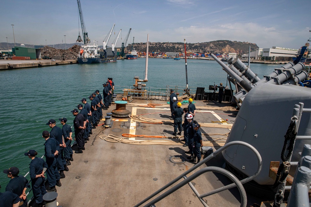 USS San Jacinto pulls into Barcellona Spain