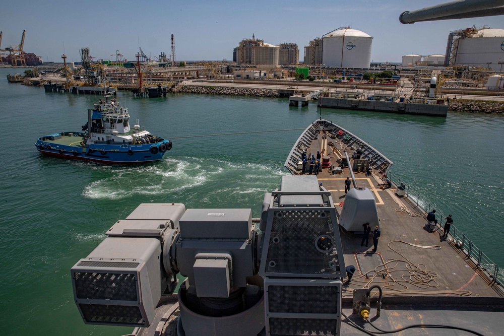 USS San Jacinto pulls into Barcellona Spain