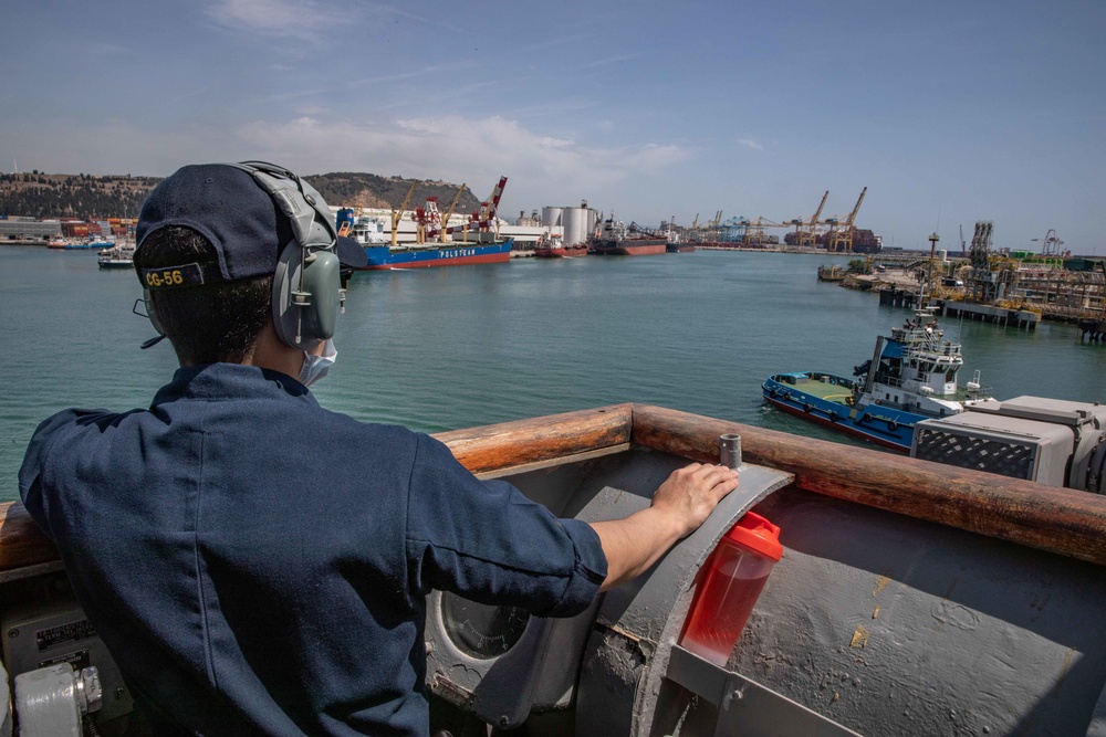 USS San Jacinto pulls into Barcellona Spain