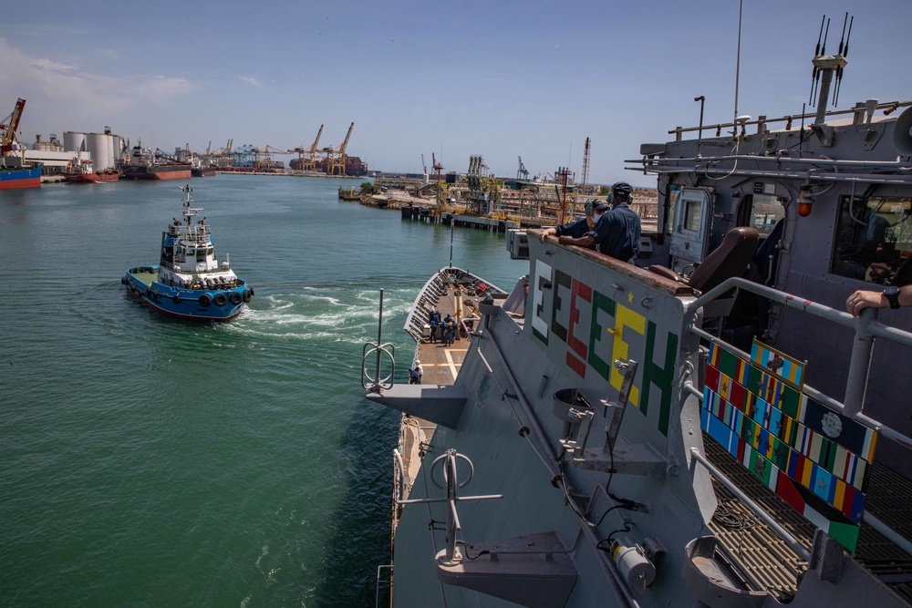 USS San Jacinto pulls into Barcellona Spain