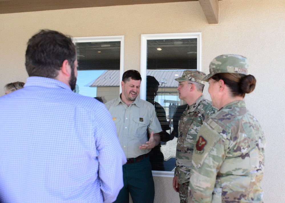 Sen. Heinrich (NM-D) visits Air Tanker Base at Kirtland AFB